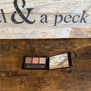 Neutral Trio Eyeshadow Palette - Warm Peach & Brown Shades new never used